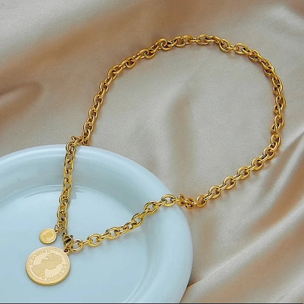 Queen Elizabeth Gold Coin Chain Link Charm Pendant Necklace